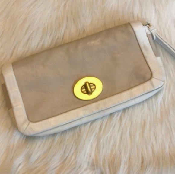 Wow EUC Coach Penolope purse/wallet ser - Picture 3 of 8